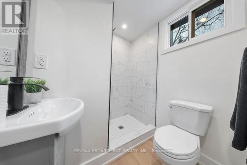 151 East 21St Street, Hamilton, ON - Indoor Photo Showing Bathroom