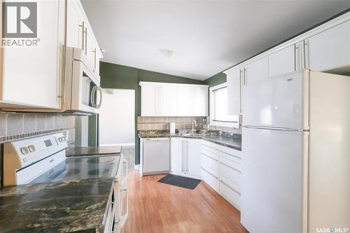 106 3Rd Avenue N, Ebenezer, SK - Indoor Photo Showing Kitchen