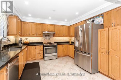 12 Neville Crescent, Brampton, ON - Indoor Photo Showing Kitchen