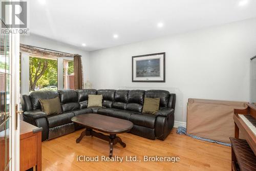 12 Neville Crescent, Brampton, ON - Indoor Photo Showing Living Room