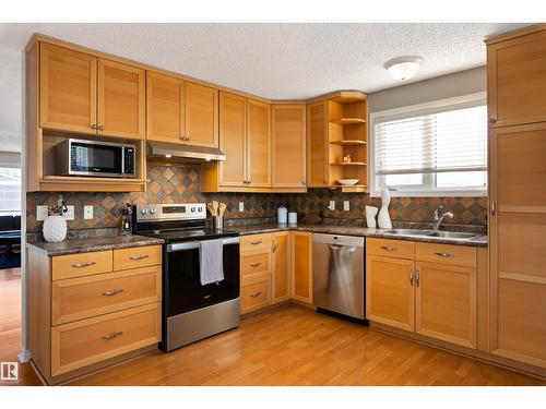 40 Windsor Cr, St. Albert, AB - Indoor Photo Showing Kitchen With Double Sink