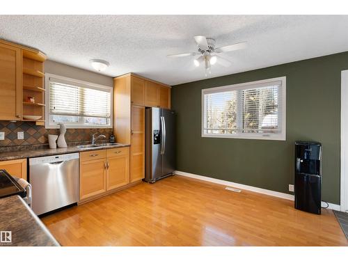 40 Windsor Cr, St. Albert, AB - Indoor Photo Showing Kitchen With Double Sink