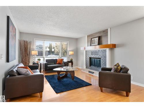 40 Windsor Cr, St. Albert, AB - Indoor Photo Showing Living Room With Fireplace