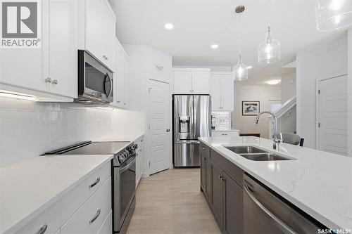 112 Forsey Avenue, Saskatoon, SK - Indoor Photo Showing Kitchen With Stainless Steel Kitchen With Double Sink With Upgraded Kitchen