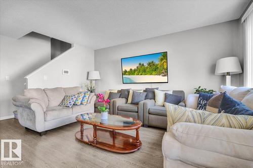 745 Eagleson Cr Nw, Edmonton, AB - Indoor Photo Showing Living Room