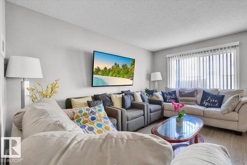 745 Eagleson Cr Nw, Edmonton, AB - Indoor Photo Showing Living Room