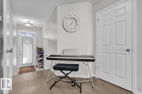 745 Eagleson Cr Nw, Edmonton, AB - Indoor Photo Showing Other Room