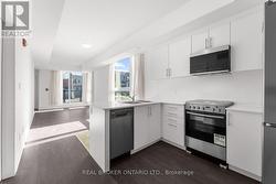 5 - 16 MARQUETTE AVENUE  Toronto, ON M6A 0E1