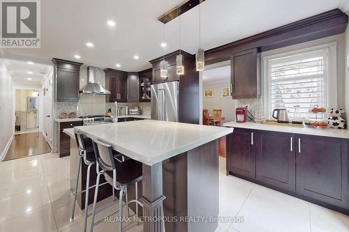 64 Mandel Crescent, Richmond Hill, ON - Indoor Photo Showing Kitchen With Upgraded Kitchen