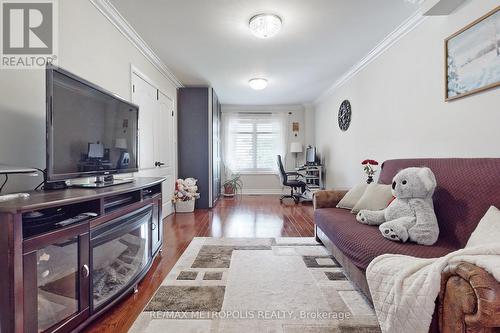 64 Mandel Crescent, Richmond Hill, ON - Indoor