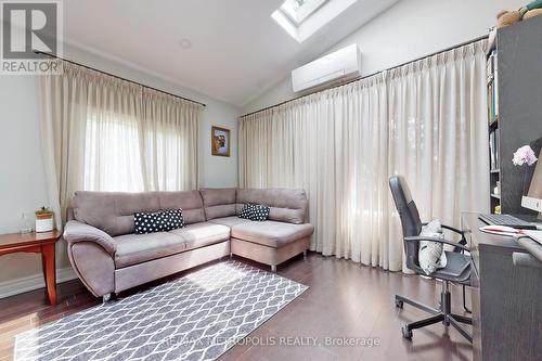 64 Mandel Crescent, Richmond Hill, ON - Indoor Photo Showing Living Room