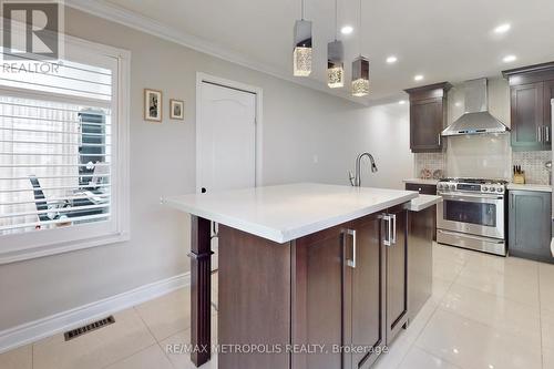 64 Mandel Crescent, Richmond Hill, ON - Indoor Photo Showing Kitchen With Upgraded Kitchen