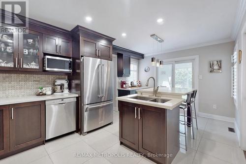 64 Mandel Crescent, Richmond Hill, ON - Indoor Photo Showing Kitchen With Double Sink With Upgraded Kitchen