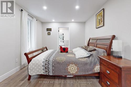 64 Mandel Crescent, Richmond Hill, ON - Indoor Photo Showing Bedroom
