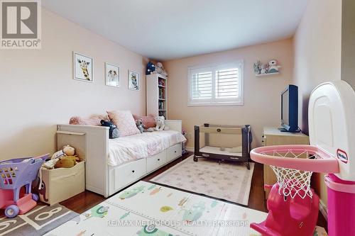 64 Mandel Crescent, Richmond Hill, ON - Indoor Photo Showing Bedroom