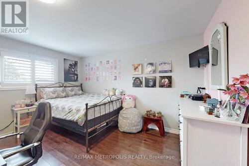 64 Mandel Crescent, Richmond Hill, ON - Indoor Photo Showing Bedroom