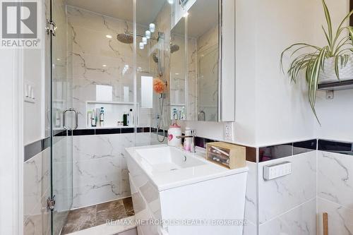 64 Mandel Crescent, Richmond Hill, ON - Indoor Photo Showing Bathroom