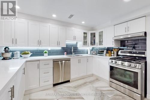64 Mandel Crescent, Richmond Hill, ON - Indoor Photo Showing Kitchen