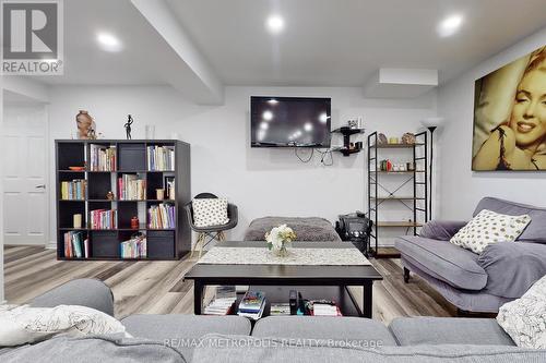 64 Mandel Crescent, Richmond Hill, ON - Indoor Photo Showing Living Room