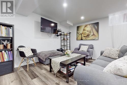 64 Mandel Crescent, Richmond Hill, ON - Indoor Photo Showing Living Room