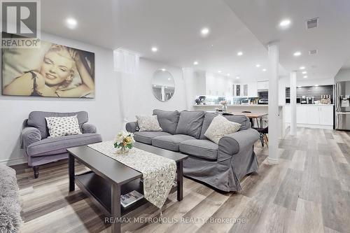 64 Mandel Crescent, Richmond Hill, ON - Indoor Photo Showing Living Room