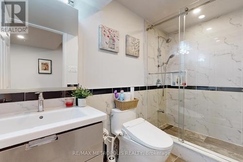 64 Mandel Crescent, Richmond Hill, ON - Indoor Photo Showing Bathroom