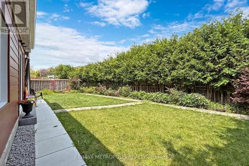 64 Mandel Crescent, Richmond Hill, ON - Outdoor