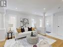 15 Futura Avenue, Richmond Hill, ON  - Indoor Photo Showing Living Room 