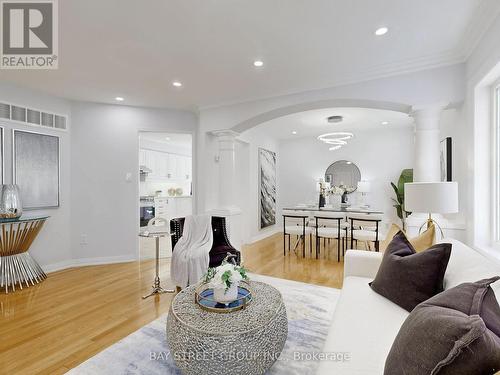 15 Futura Avenue, Richmond Hill, ON - Indoor Photo Showing Living Room