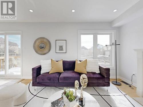 15 Futura Avenue, Richmond Hill, ON - Indoor Photo Showing Living Room