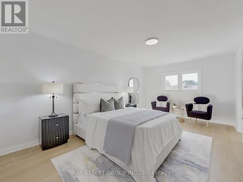15 Futura Avenue, Richmond Hill, ON - Indoor Photo Showing Bedroom