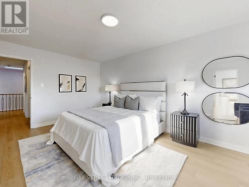 15 Futura Avenue, Richmond Hill, ON - Indoor Photo Showing Bedroom