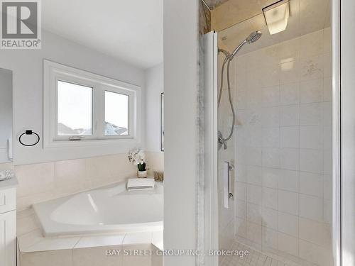15 Futura Avenue, Richmond Hill, ON - Indoor Photo Showing Bathroom