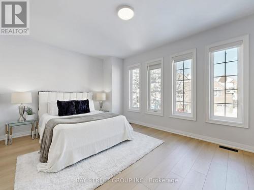 15 Futura Avenue, Richmond Hill, ON - Indoor Photo Showing Bedroom