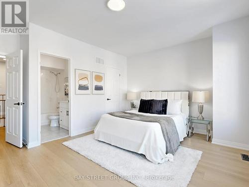 15 Futura Avenue, Richmond Hill, ON - Indoor Photo Showing Bedroom