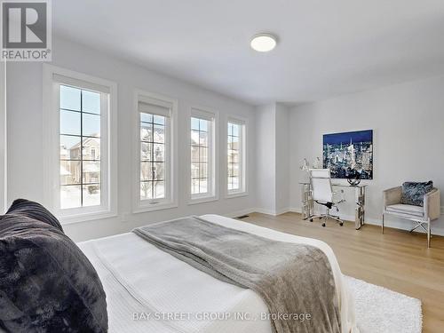 15 Futura Avenue, Richmond Hill, ON - Indoor Photo Showing Bedroom