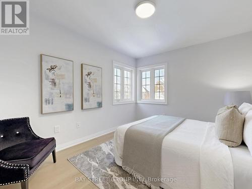 15 Futura Avenue, Richmond Hill, ON - Indoor Photo Showing Bedroom