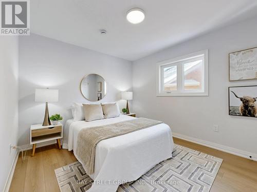 15 Futura Avenue, Richmond Hill, ON - Indoor Photo Showing Bedroom