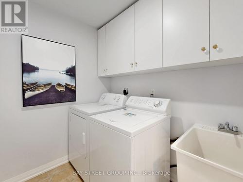 15 Futura Avenue, Richmond Hill, ON - Indoor Photo Showing Laundry Room