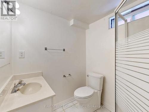 15 Futura Avenue, Richmond Hill, ON - Indoor Photo Showing Bathroom