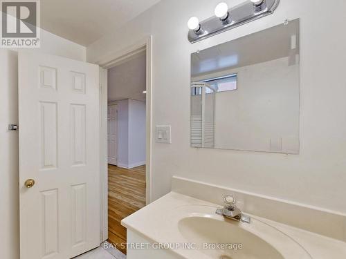 15 Futura Avenue, Richmond Hill, ON - Indoor Photo Showing Bathroom