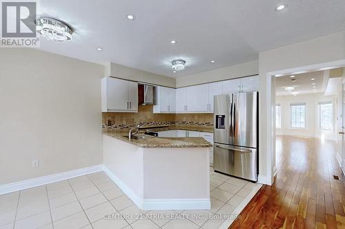 68 Walkview Crescent, Richmond Hill, ON - Indoor Photo Showing Kitchen
