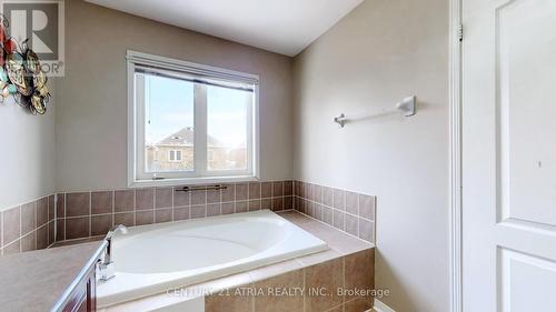 68 Walkview Crescent, Richmond Hill, ON - Indoor Photo Showing Bathroom