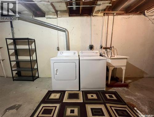 1200 Dahl Street E, Swift Current, SK - Indoor Photo Showing Laundry Room