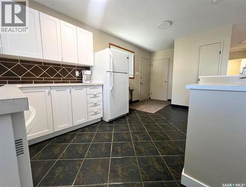 1200 Dahl Street E, Swift Current, SK - Indoor Photo Showing Kitchen