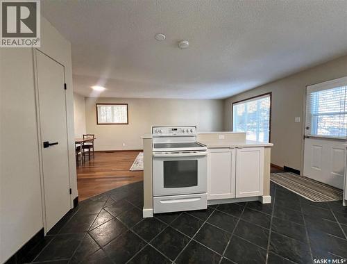 1200 Dahl Street E, Swift Current, SK - Indoor Photo Showing Kitchen
