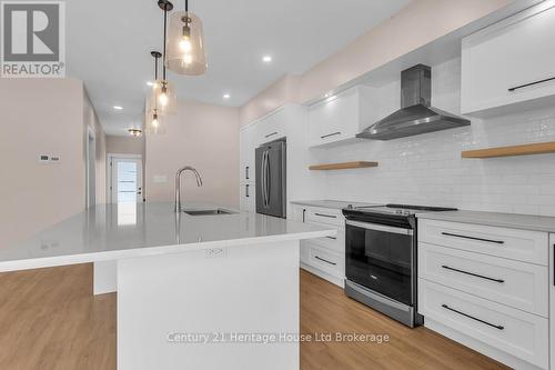 606 - 361 Quarter Town Line, Tillsonburg, ON - Indoor Photo Showing Kitchen With Upgraded Kitchen