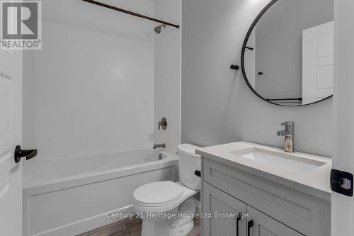 606 - 361 Quarter Town Line, Tillsonburg, ON - Indoor Photo Showing Bathroom