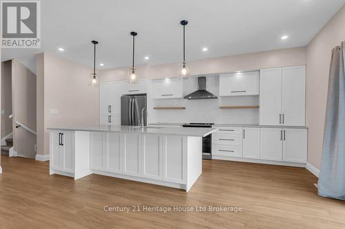 606 - 361 Quarter Town Line, Tillsonburg, ON - Indoor Photo Showing Kitchen With Upgraded Kitchen