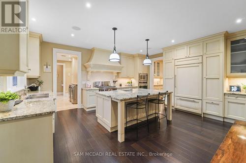 1286 Woodeden Drive, Mississauga, ON - Indoor Photo Showing Kitchen With Double Sink With Upgraded Kitchen